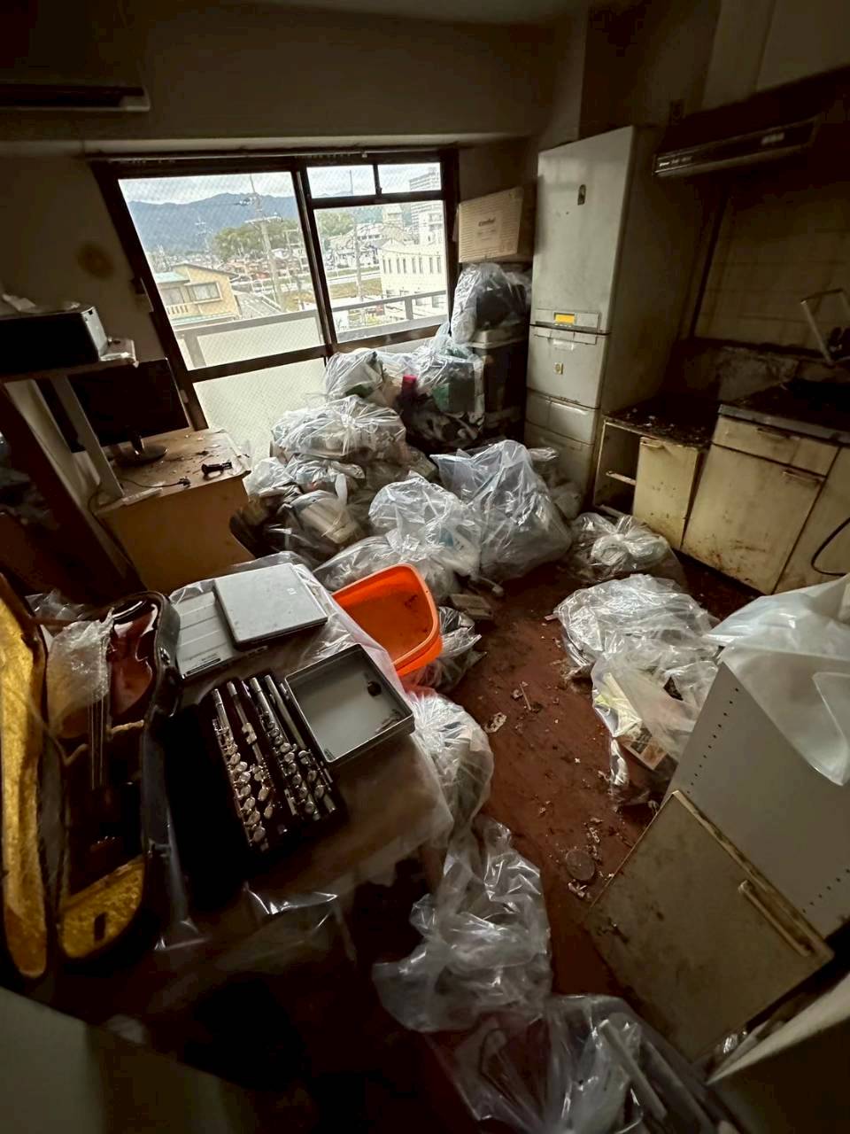 マンション一室の片付け作業の作業前写真